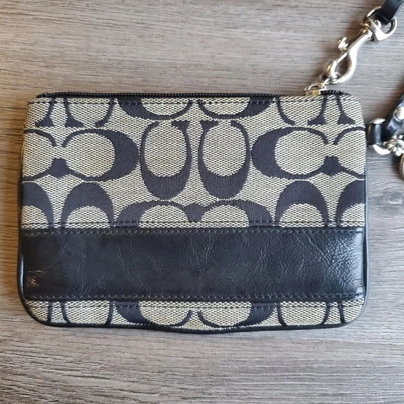 Coach Wristlet - Picture 4 of 6